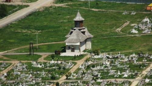 Biserica - vedere exterioară