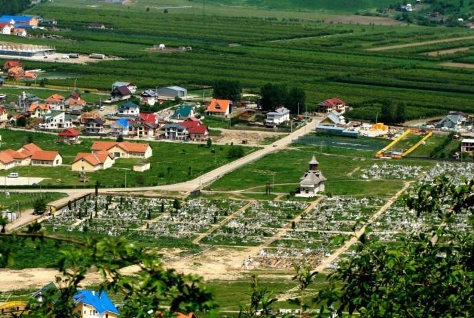 Biserica - vedere exterioară